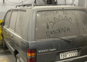 Έτσι ήταν το αυτοκίνητο του Αντώνη Τρίτση όταν το εντόπισε υπάλληλος του δήμου της Αθήνας